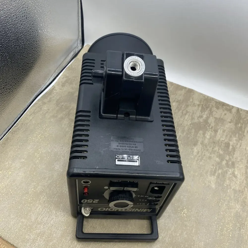 Multiblitz Ministudo 250 Studio Flash Kit. Made In West Germany